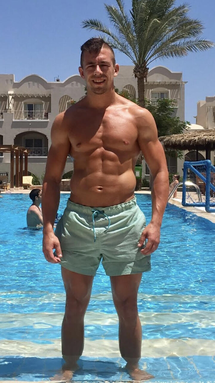 Alex heute, deutlich muskulöser und definierter